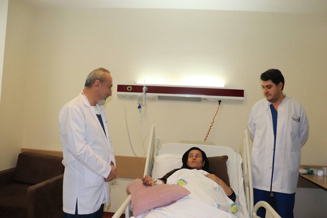 Hasta kadının karnından 15 kilo tümör çıkarıldı 2